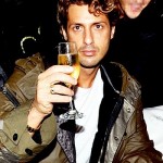 Fabrizio Corona mostra un volto non del tutto felice