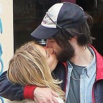 sienna_miller_tom_sturridge_kiss