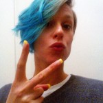federica-pellegrini-capelli-turchese-french-manicure-2013-twitter-aprile-1